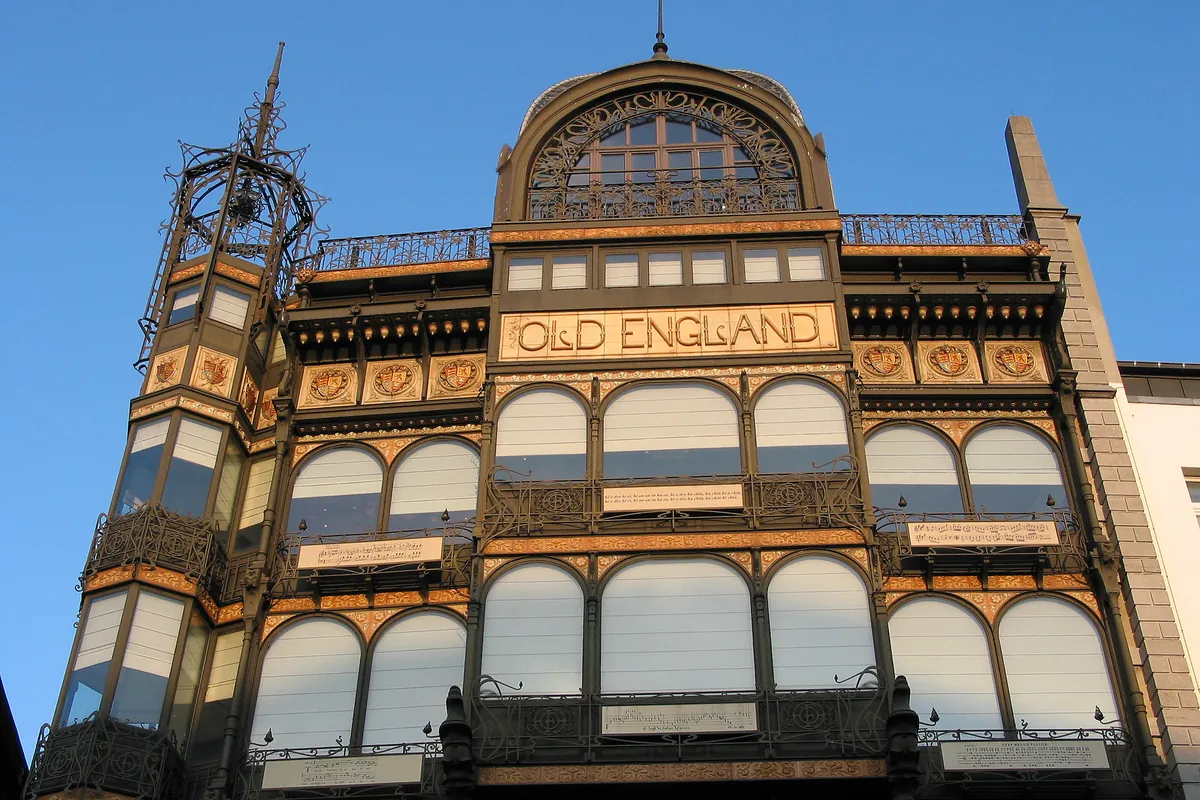 Façade Art nouveau Old England, qui abrite le MIM et sa brasserie à Bruxelles