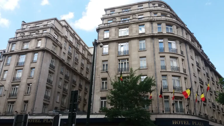 Façade de l'Hôtel Le Plaza, boulevard Adolphe Max à Bruxelles