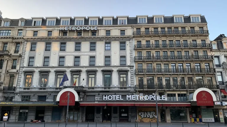 Façade de l'hôtel Métropole sur la place De Brouckère à Bruxelles