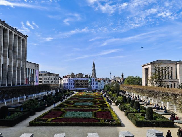 Les nouvelles régulations sur les souvenirs à Bruxelles : un impact sur votre budget voyage ?