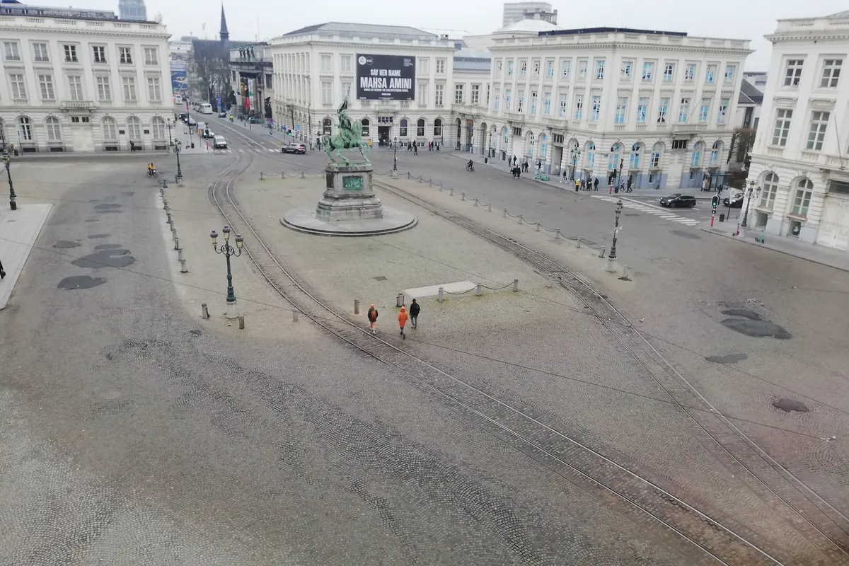 La Place Royale de Bruxelles vue d'en haut, avec la statue de Godefroid de Bouillon