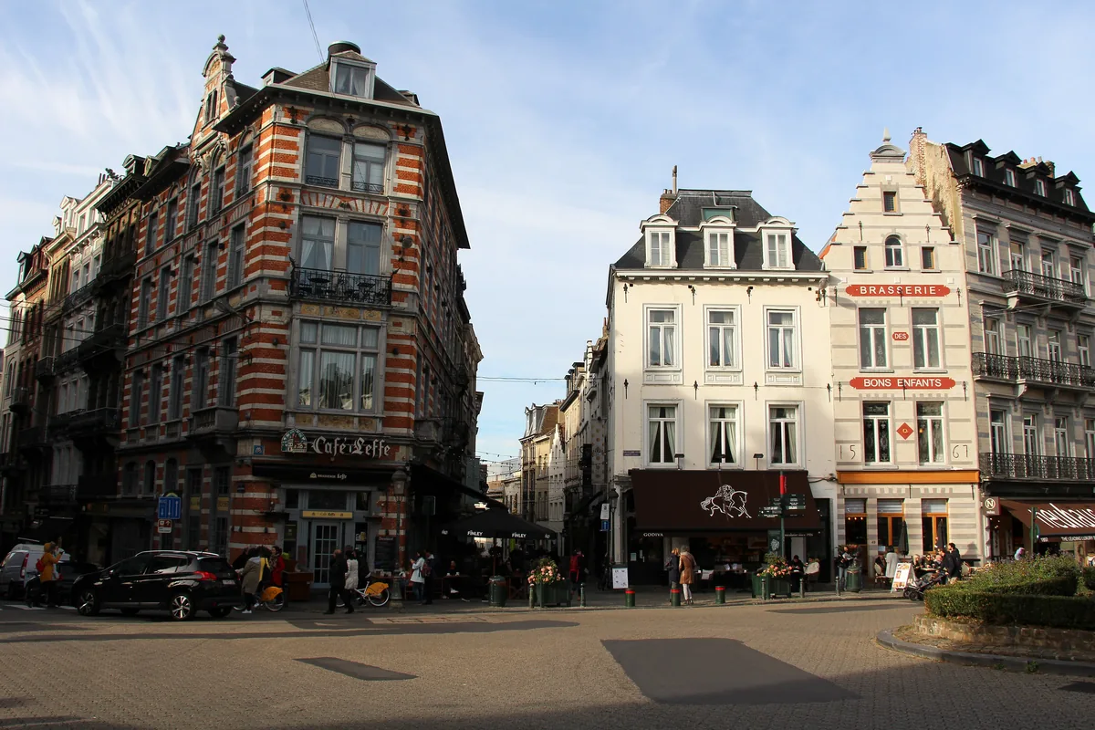 Rues et façades autour de la place du Grand Sablon à Bruxelles
