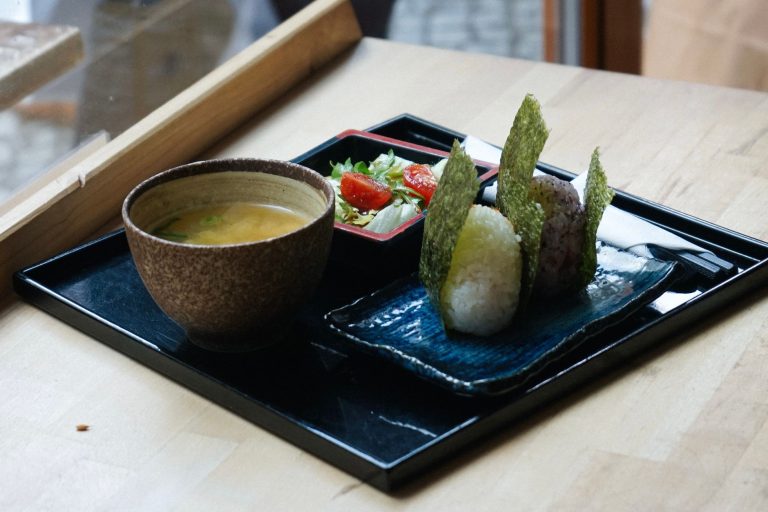 Où déguster des onigiri à Bruxelles pour une pause gourmande ?